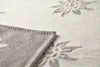 A close-up view of a folded blanket with a floral pattern. Produktbild-Vorschau
