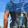 A person wearing a backpack with a water filter attached, with marketing text and feature highlights. Anteprima dell’immagine prodotto