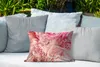 MuchoWow® Outdoor Kissen - Draufsicht auf einen Strauß rosa Produktbild-Vorschau 4