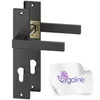 A black door handle set with a keyhole and a cleaning cloth with a logo. Produktbild-Vorschau