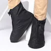 A person wearing black waterproof shoe covers over their shoes and pants. Produktbild-Vorschau