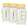 Three Medela baby bottles filled with milk, arranged on a white background. Anteprima dell’immagine prodotto