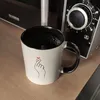 K-Pop Kaffeebecher in schwarz in Schwarz-Weiß mit Produktbild-Vorschau 5