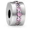 A close-up studio shot of a Pandora charm with pink stones. Anteprima dell’immagine prodotto