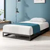 Schwarzer Metallbettrahmen mit Matratze in modernem Schlafzimmer mit blauer Wand.
 Produktbild-Vorschau