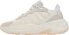 A side view of a white Adidas sneaker. Náhled obrázku produktu