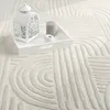 A white tray with a lantern and candles sits on a textured white rug with a geometric pattern. Anteprima dell’immagine prodotto