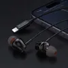 A close-up shot of Mcdodo wired earphones plugged into a smartphone. Voir les images du produit
