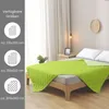 A green quilted blanket is displayed on a bed, with size options shown on the left side of the image. Produktbild-Vorschau