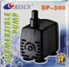 The image shows the packaging of a Resun SP-500 submersible pump. The packaging features a picture of the pump and text indicating its brand and model. Anteprima dell’immagine prodotto