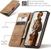 A brown leather flip case for a smartphone, showing its card slots and a phone screen with a person on it. Produktbild-Vorschau
