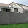 A privacy screen fence in front of a house. Produktbild-Vorschau