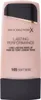 A product shot of a bottle of Max Factor foundation. Voir les images du produit