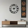 Reloj de pared Relaxdays, con números romanos, diámetro 60 Vista previa de la imagen del producto 3