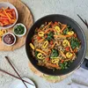 KLAMER Edelstahl-Wok 28cm, antihaftbeschichtete Produktbild-Vorschau 2