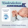 A baby sleeping peacefully, with a certification badge and marketing text overlay. Produktbild-Vorschau