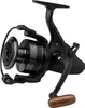 A black fishing reel with a wooden handle is shown against a white background. Podgląd zdjęcia produktu