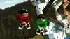 Two Lego characters, Harry Potter and Draco Malfoy, are shown flying on broomsticks. Produktbild-Vorschau