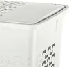 A close-up view of the top corner of a white plastic laundry basket with a lid. Voir les images du produit