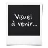 A polaroid-style frame with a black background containing white text. Voir les images du produit