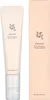 A product shot of a tube of eye serum and its packaging. Voir les images du produit