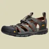 A single KEEN Clearwater CNX sandal is shown from the side against a plain background. Voir les images du produit