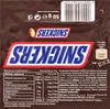 The back of a Snickers candy bar wrapper, showing nutritional information and ingredients. Náhled obrázku produktu