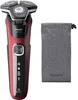 A red and black electric shaver and a gray carrying pouch are displayed against a white background. Anteprima dell’immagine prodotto