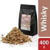 A bag of whisky smoker chips and a pile of chips in front of it, with text overlays. Náhled obrázku produktu