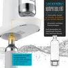 A close-up view of a water carbonator and its components, with text overlays explaining its features and compatibility. Produktbild-Vorschau