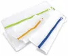 Three mesh laundry bags with colored zippers are laid out on a white background. Voir les images du produit
