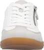 Das Bild zeigt einen weißen Freizeitschuh der von der Seite zu sehen ist. Der Schuh hat eine schlichte und moderne Optik mit einer auffälligen Sohle und einem leicht sportlichen Design. Podgląd zdjęcia produktu