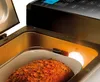 Eine Nahaufnahme des Unold Backmeister® Top Edition Brotbackautomaten mit geöffnetem Deckel zeigt ei Produktbild-Vorschau