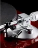 A close-up shot of a turntable's tonearm and platter. Anteprima dell’immagine prodotto
