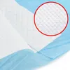 A close-up view of a disposable pet training pad, showing its quilted texture and layered construction. Produktbild-Vorschau