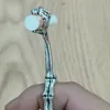 Einzigartige nützliche Handknochen -Raucher -Clip -Rack Produktbild-Vorschau 3
