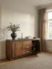 Draufsicht auf das geräumige Massivholz Sideboard im Wohnbereich. Die 44cm tiefe Ablagefläche der Holzkommode bietet viel Platz für stilvolle Dekoration und großformatige Kunstbände._#sku_BARWL5.193# Produktbild-Vorschau