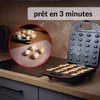 A waffle maker is shown on a kitchen counter, with freshly made waffle pieces in it and a small dish of waffle pieces nearby. A text overlay states "prêt en 3 minutes". Voir les images du produit