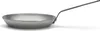 A single frying pan shown from a side-angle against a white background. Náhled obrázku produktu