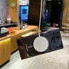 A smartphone with a magnetic charging accessory attached is shown suspended in the air, with a cafe-like background. Anteprima dell’immagine prodotto