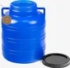 A blue plastic fermentation barrel with a black lid and a tag attached to the handle. Produktbild-Vorschau