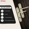 A set of door handles and their included accessories are displayed against a dark wooden background, with a black overlay detailing the contents of the set. Anteprima dell’immagine prodotto