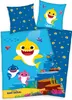 A collection of Baby Shark themed bedding items, including pillowcases and a duvet cover, displayed against a light blue background. Produktbild-Vorschau