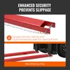 Close-up view of red fork extensions attached to a forklift, highlighting a steel retaining strap mechanism. Voir les images du produit