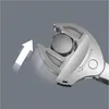 A close-up of a self-adjusting wrench gripping a bolt, with an arrow indicating movement. Anteprima dell’immagine prodotto
