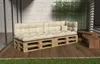An outdoor patio with a pallet sofa and coffee tables. Voir les images du produit