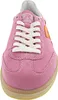A close-up front view of a pink sneaker. Voir les images du produit