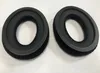 Two black ear pads for headphones are shown on a white surface. Anteprima dell’immagine prodotto