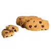 Several chocolate chip cookies are arranged on a white background. One cookie is broken in half, revealing its interior. Voir les images du produit