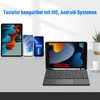 A keyboard case for a tablet is shown on a desk, with several tablets and smartphones displayed in the background. Produktbild-Vorschau